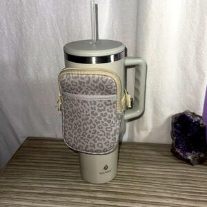 Manna 40 oz tumbler with pouch​